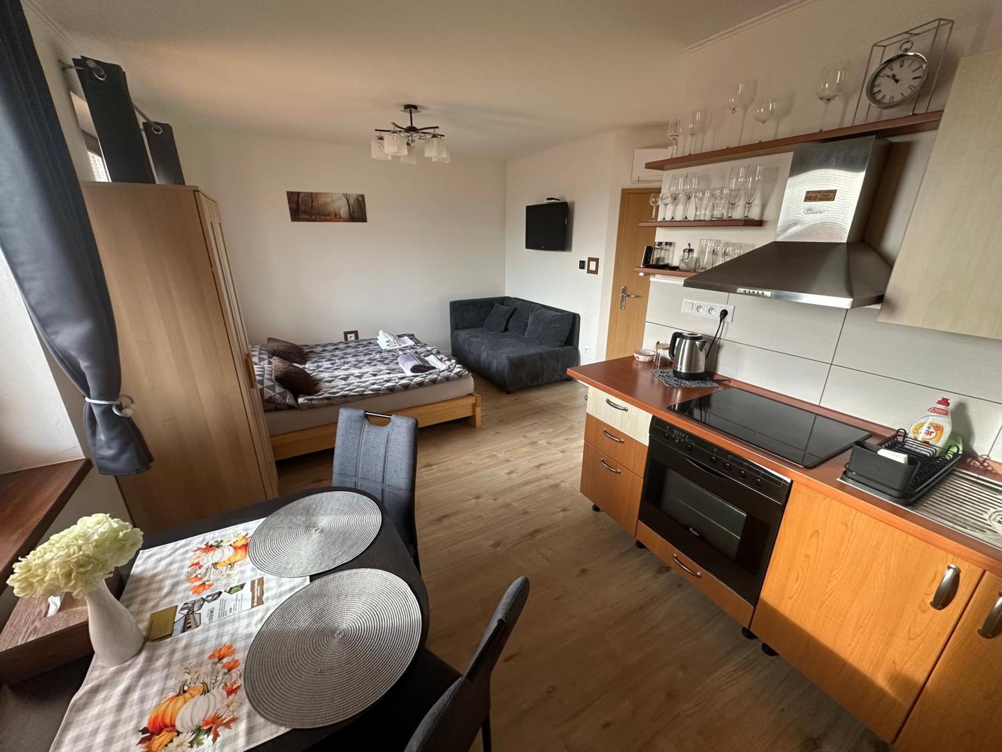 Apartman Losonci Nesvady- Pre 2 Osoby Studio Exterior foto