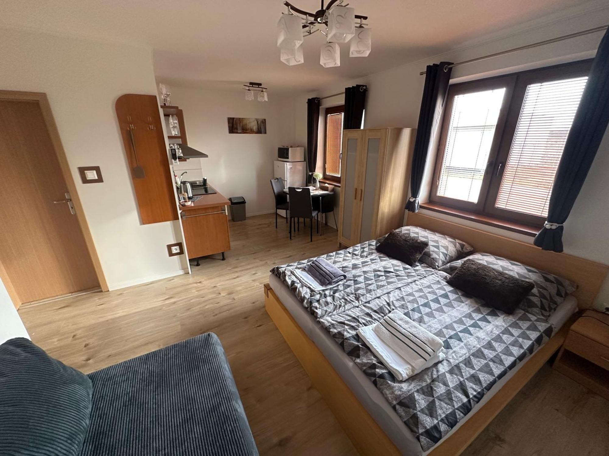 Apartman Losonci Nesvady- Pre 2 Osoby Studio Exterior foto