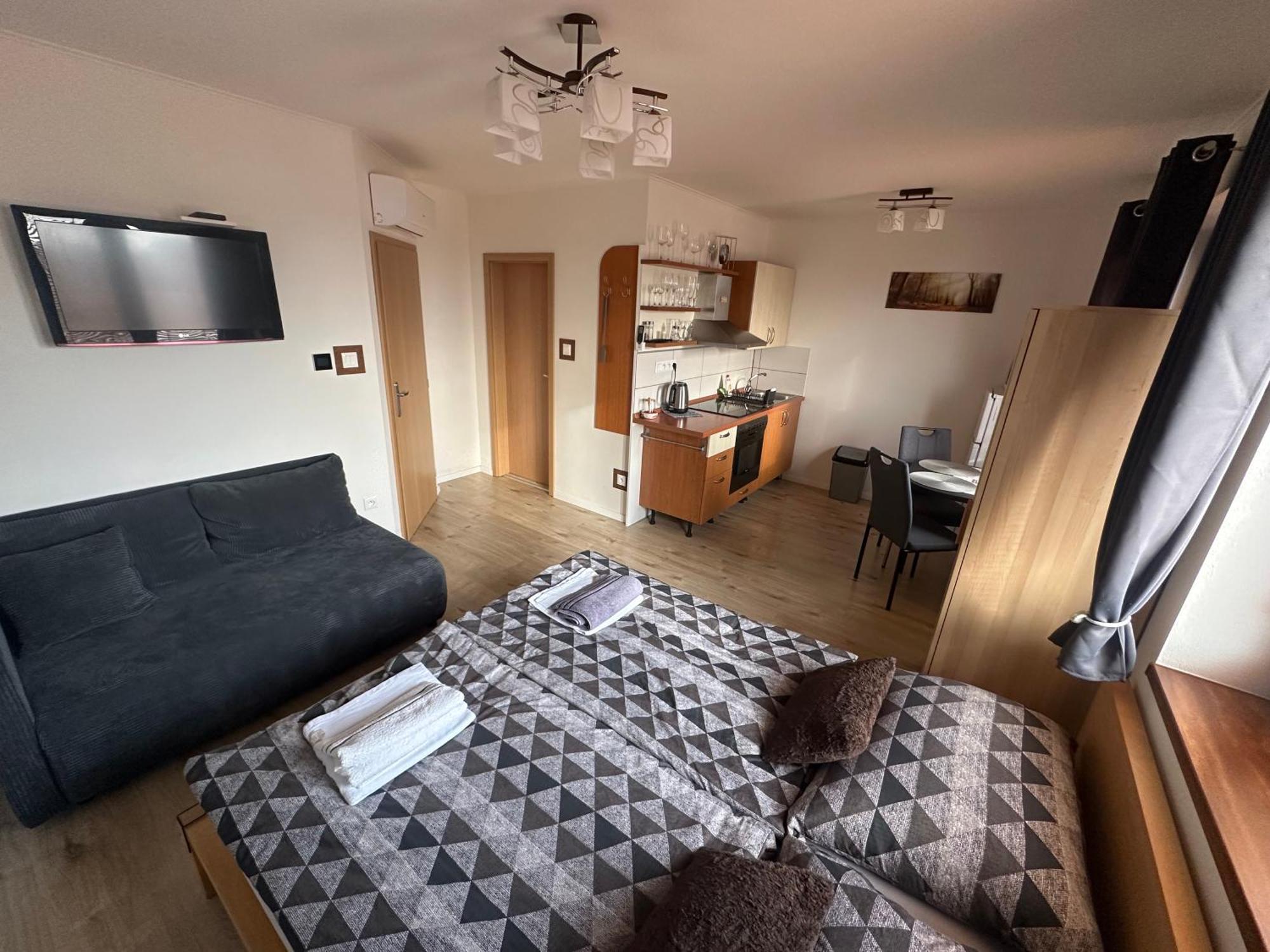 Apartman Losonci Nesvady- Pre 2 Osoby Studio Exterior foto