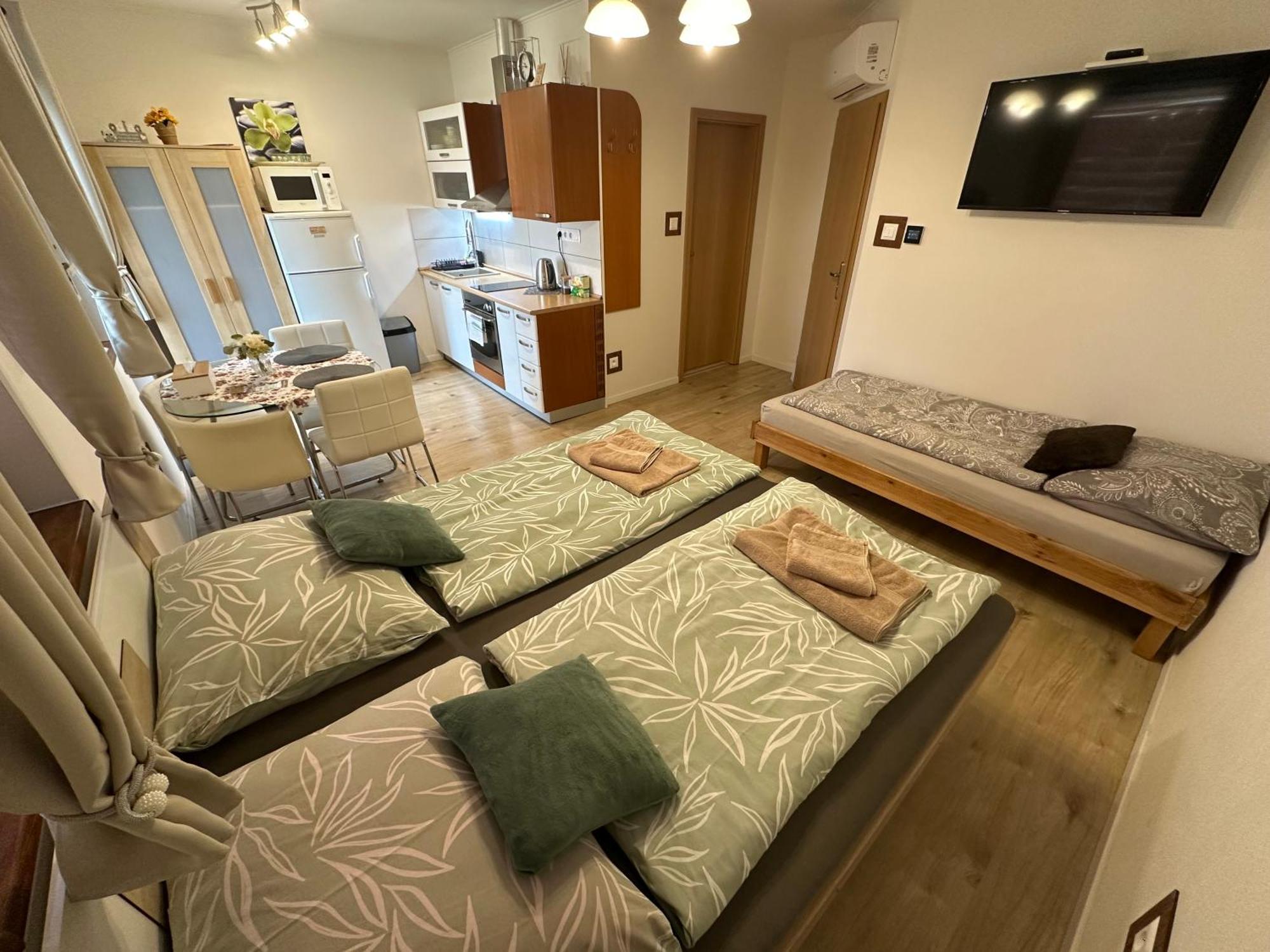 Apartman Losonci Nesvady- Pre 2 Osoby Studio Exterior foto