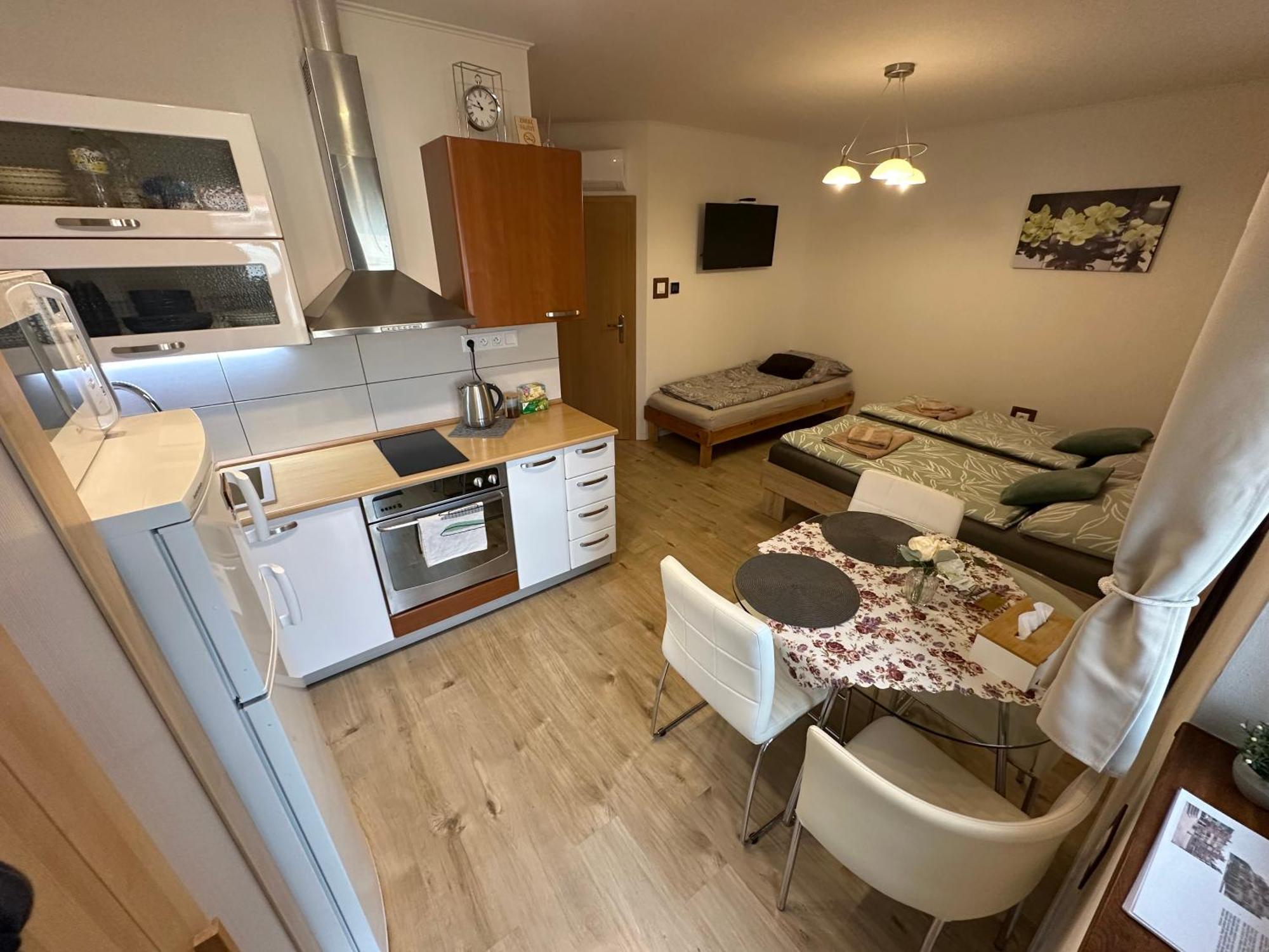 Apartman Losonci Nesvady- Pre 2 Osoby Studio Exterior foto